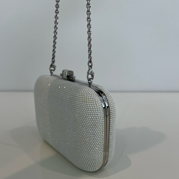 JUDITH LEIBER WHITE CHAULK CRYSTAL CLUTCH & CHAIN - Picture 15 of 17